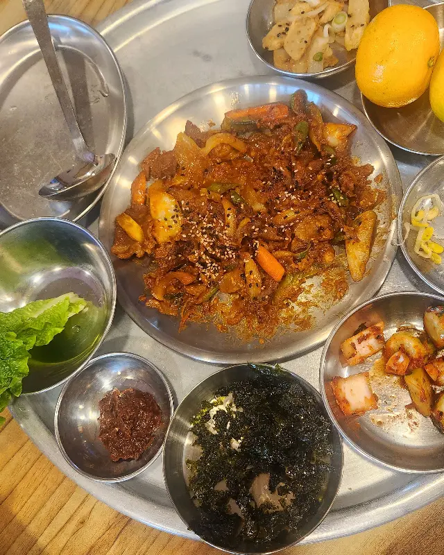 제육볶음 한 상 차림