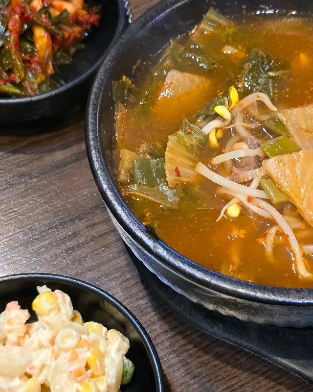 서비스로 제공되는 푸짐한 해장국