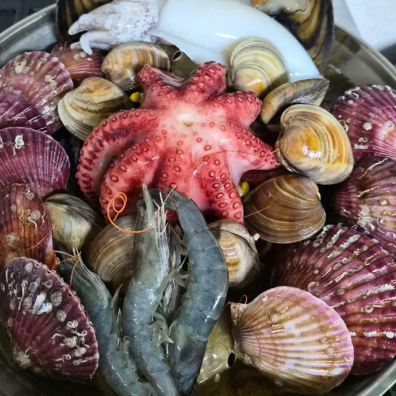 신선한 해산물 모듬 한 상