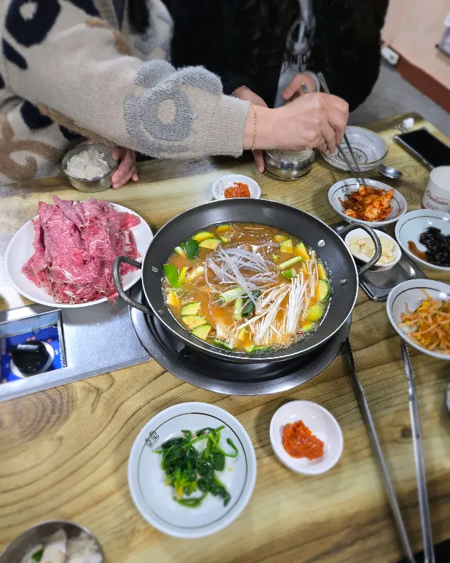 된장 샤브샤브 한 상 차림