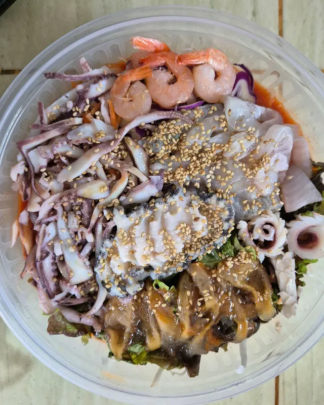 해산물이 가득한 물회