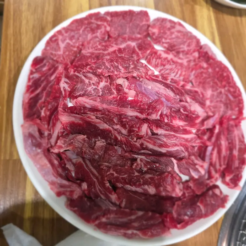 윤기가 흐르는 뭉티기