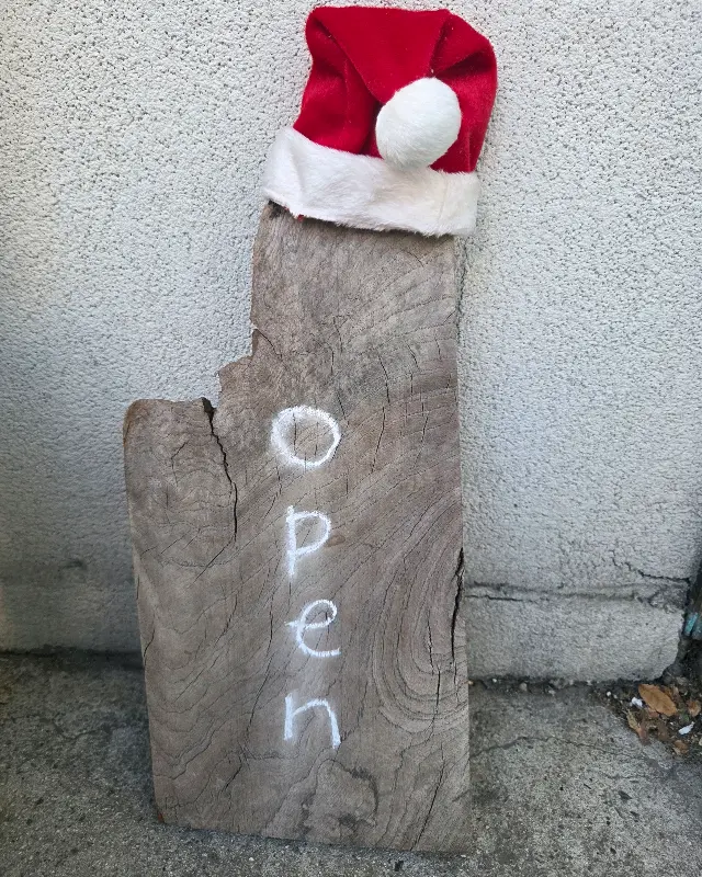 카페 입구 OPEN 안내판