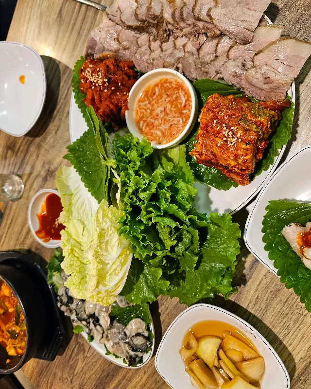 푸짐한 굴보쌈 한 상