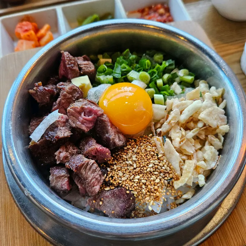 소고기 솥밥 비빔