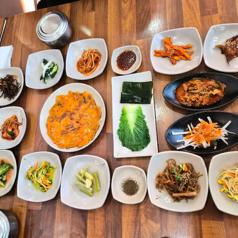 상다리가 휘어지는 한 상 차림