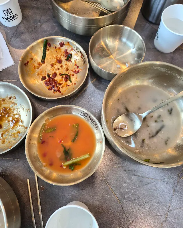 푸짐하게 차려진 한 상