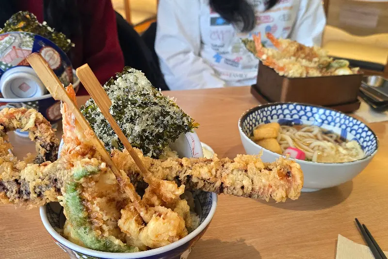 푸짐한 텐동과 우동 한 상