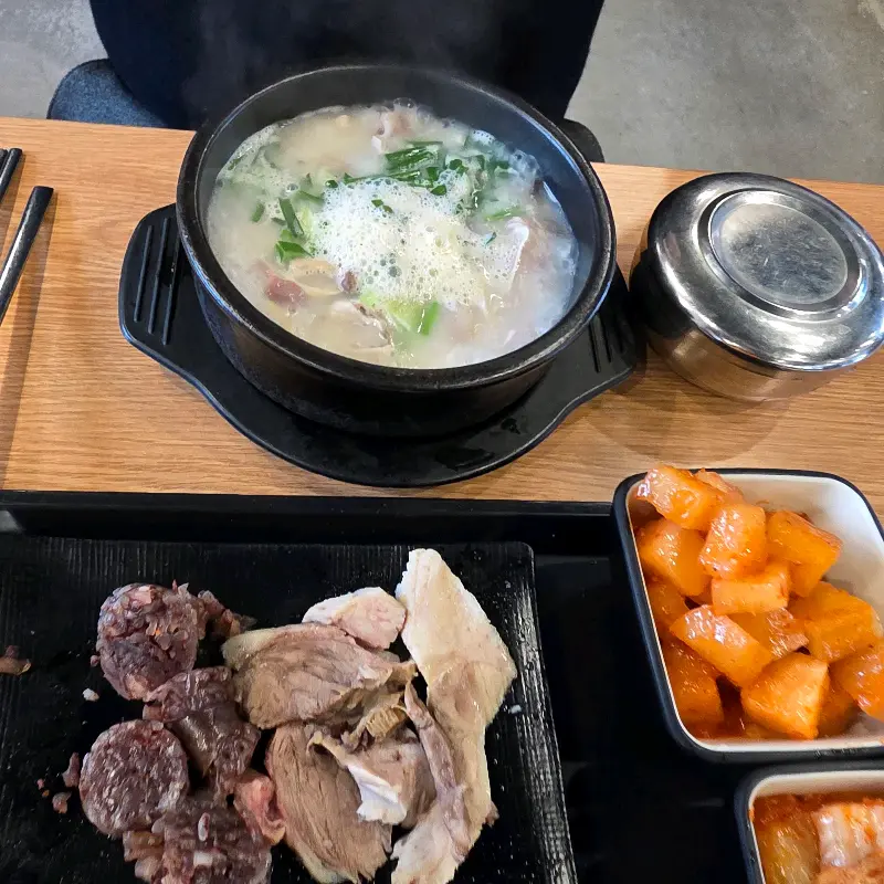 내장국밥과 맛보기 수육, 순대