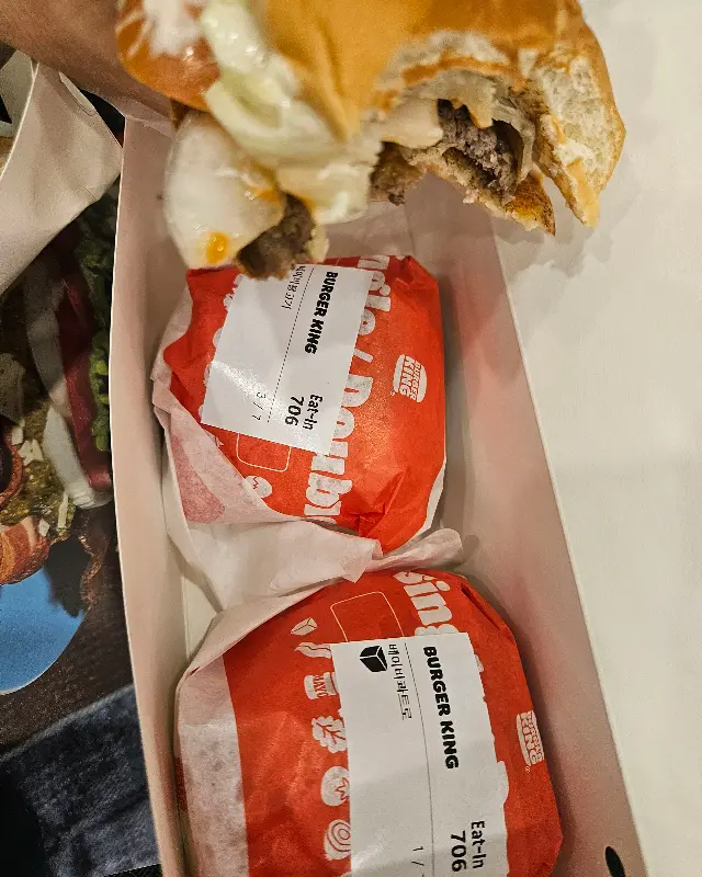 포장되어 있는 버거