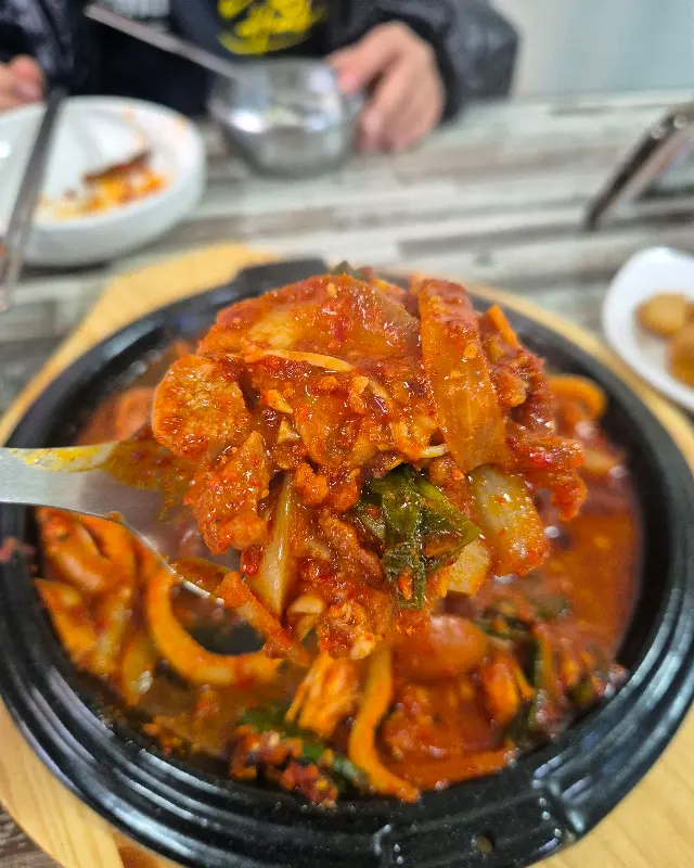 깻잎 쌈에 싸 먹는 볶음 짜글이