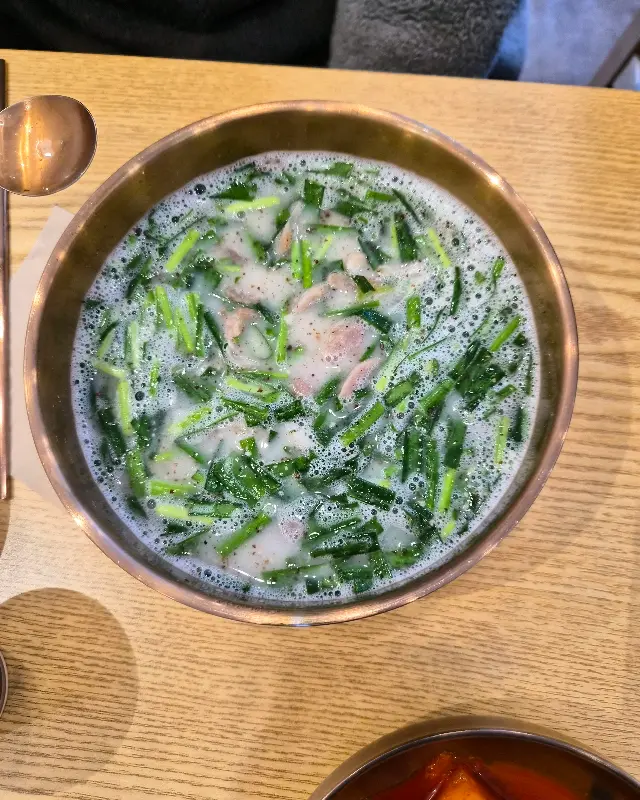 국밥의 풍성한 건더기