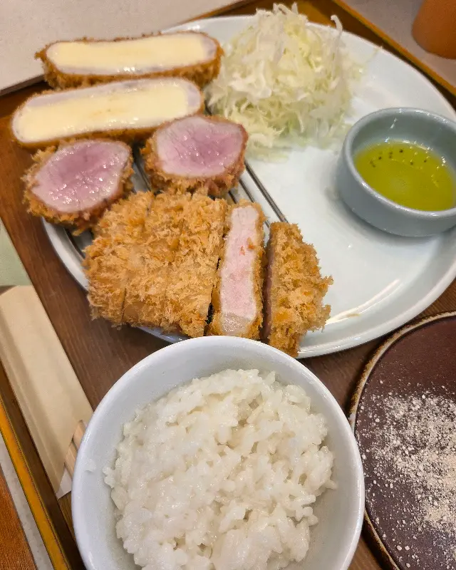 다양한 카츠를 맛볼 수 있는 모듬카츠