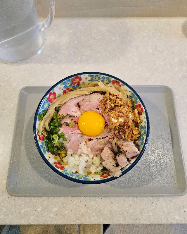 시오라멘의 다채로운 토핑