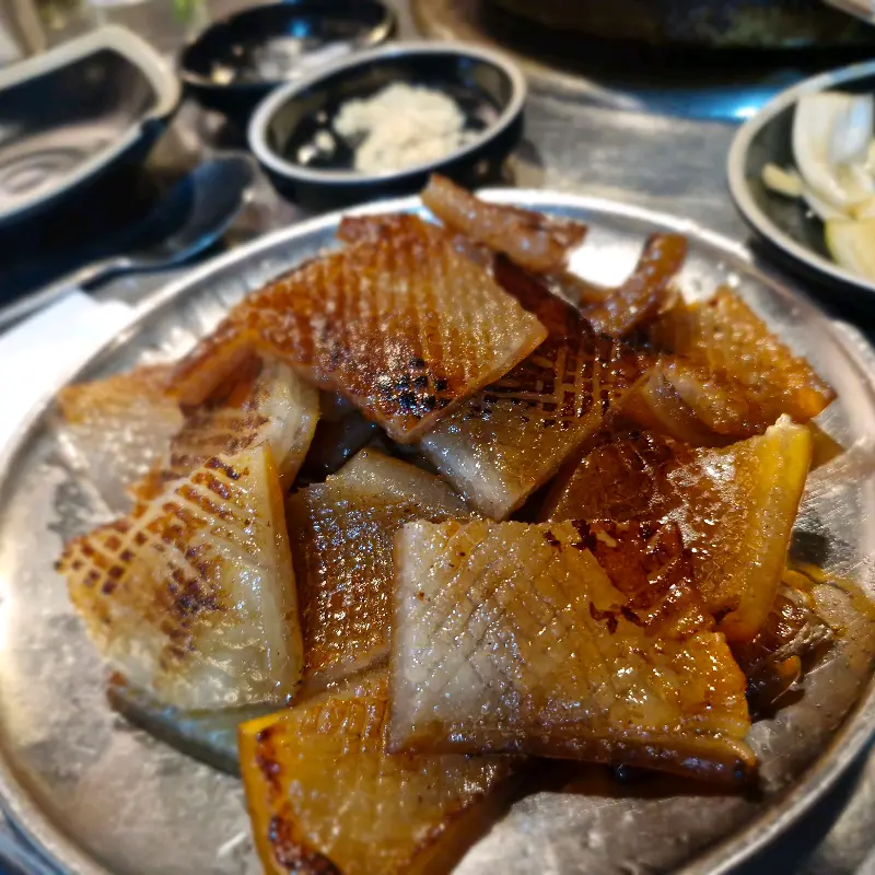 환상적인 비주얼의 돼지 껍데기