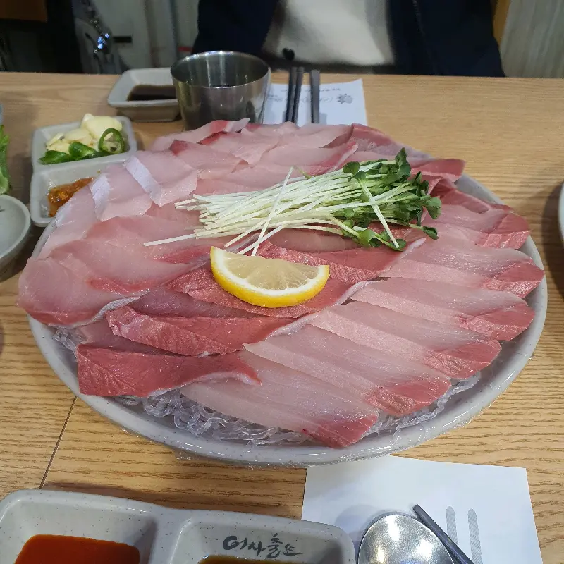 푸짐한 대방어 한 상