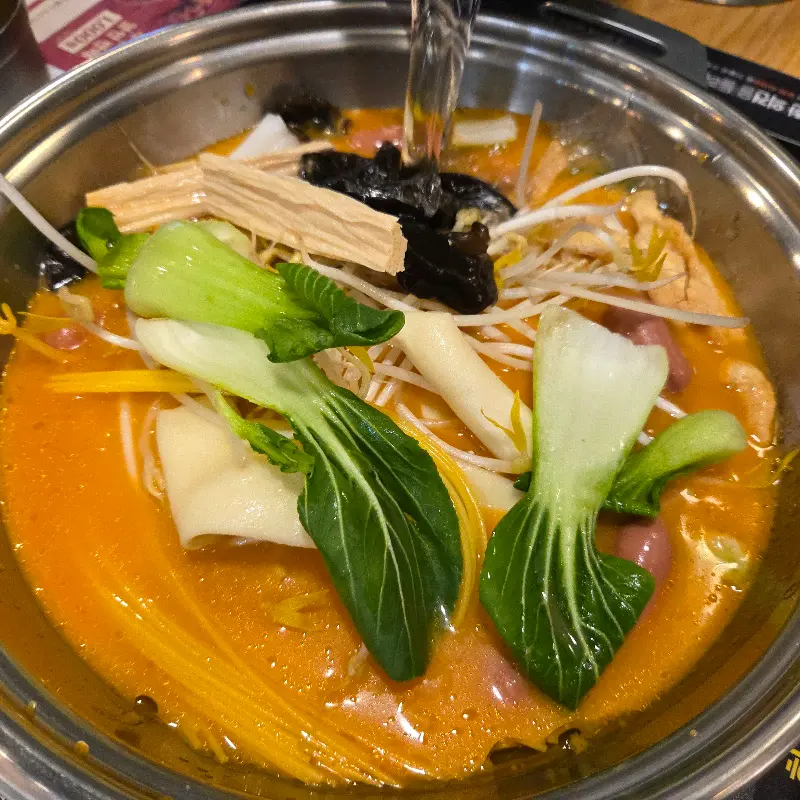 재료를 넣기 전 육수