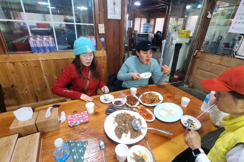 식당 내부 풍경