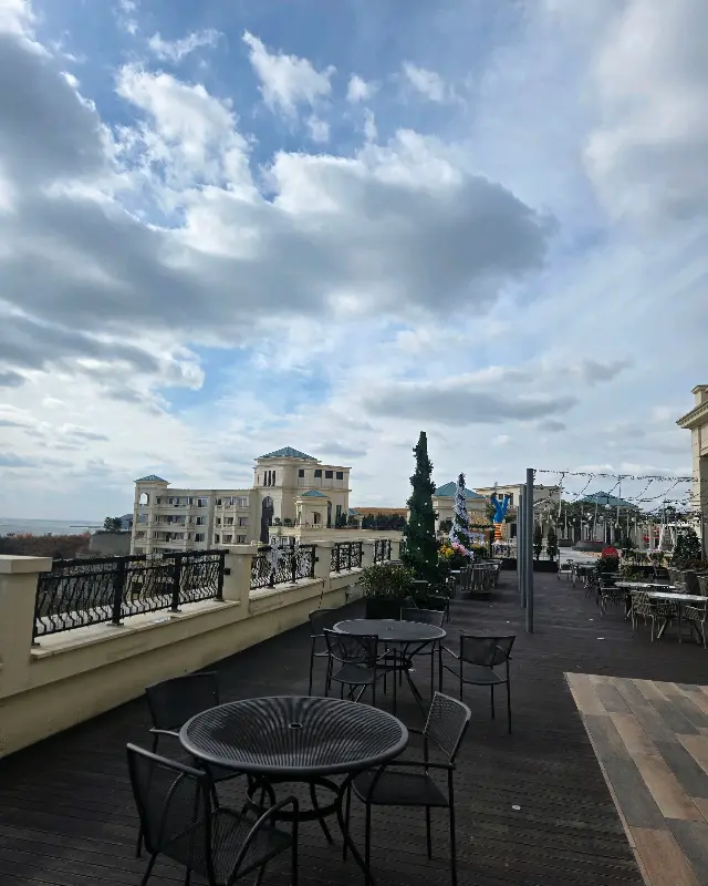 가온전복 외부 테라스 전경