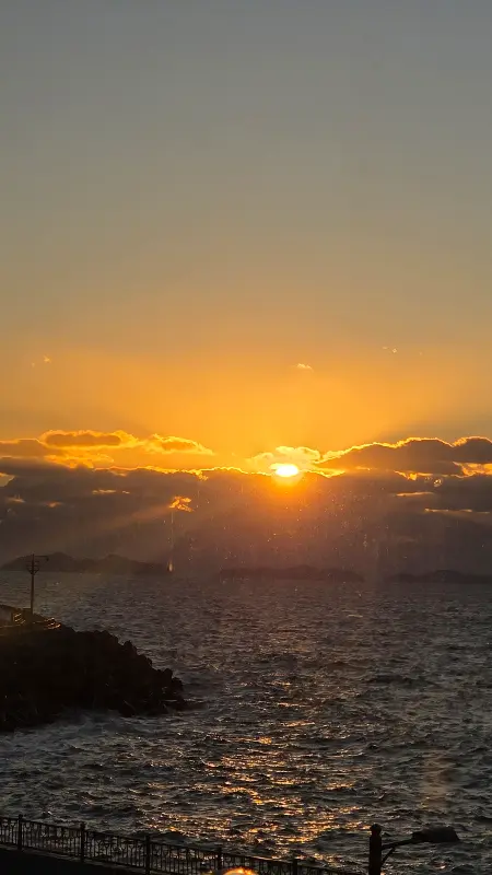 서해의 아름다운 저녁 노을