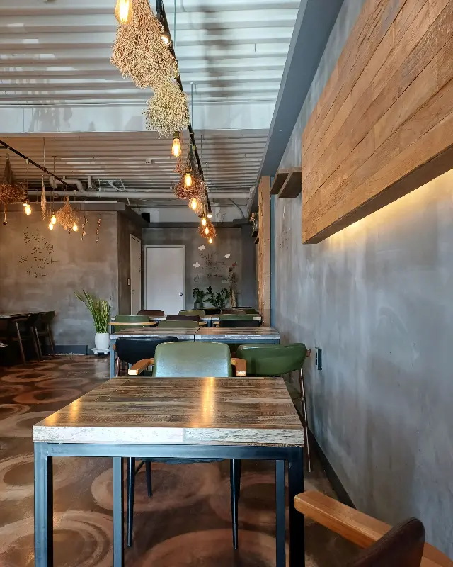 하삼동커피 창녕점 내부 인테리어