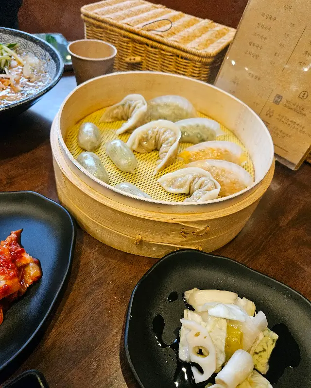 채반의 다양한 메뉴들