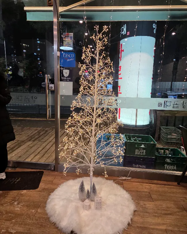 가게 입구 장식