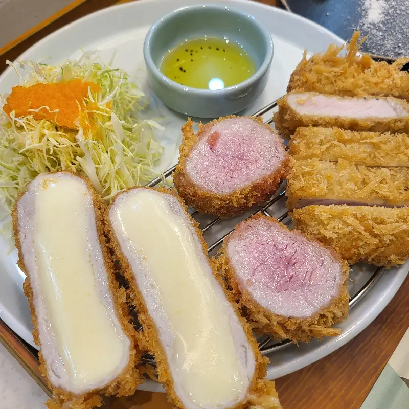 심카츠의 모듬카츠 비주얼