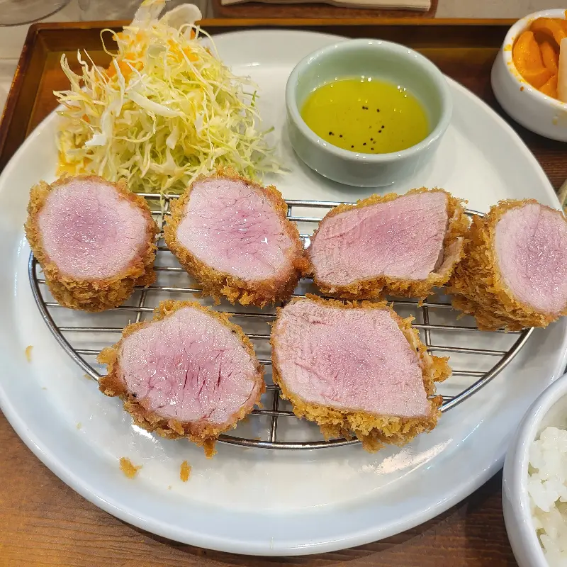 두툼한 안심카츠 단면