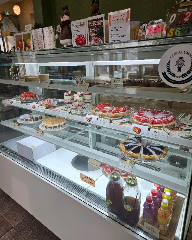 다양한 디저트 쇼케이스