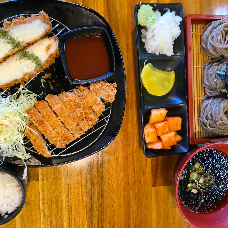 침샘을 자극하는 치즈돈까스 비주얼