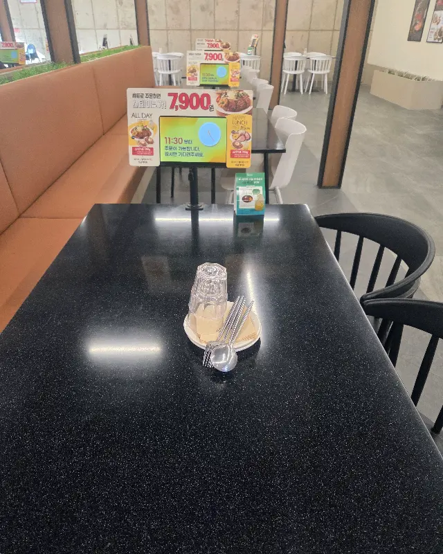 서가앤쿡 침산점 테이블 세팅