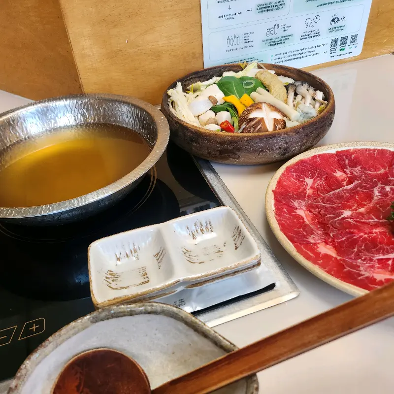 샤브샤브 한 상 차림