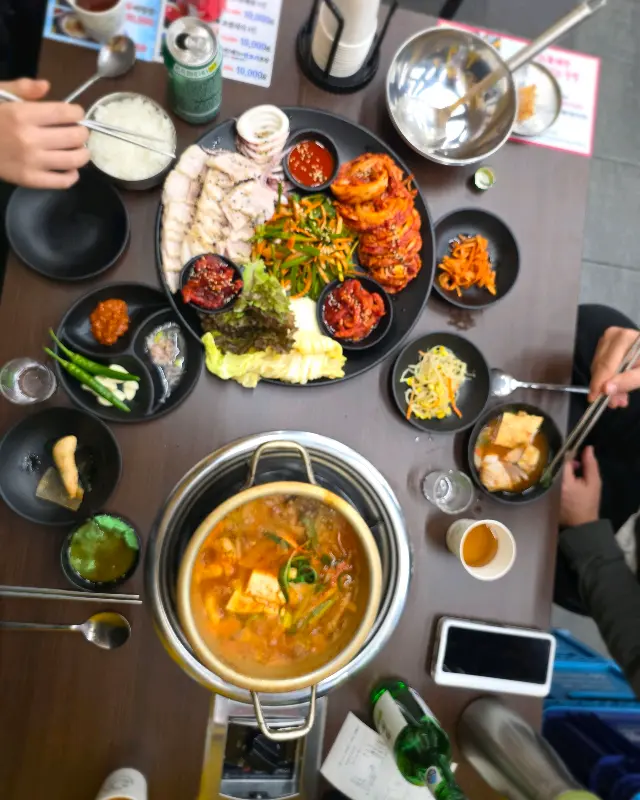 푸짐한 세트 메뉴 전체샷