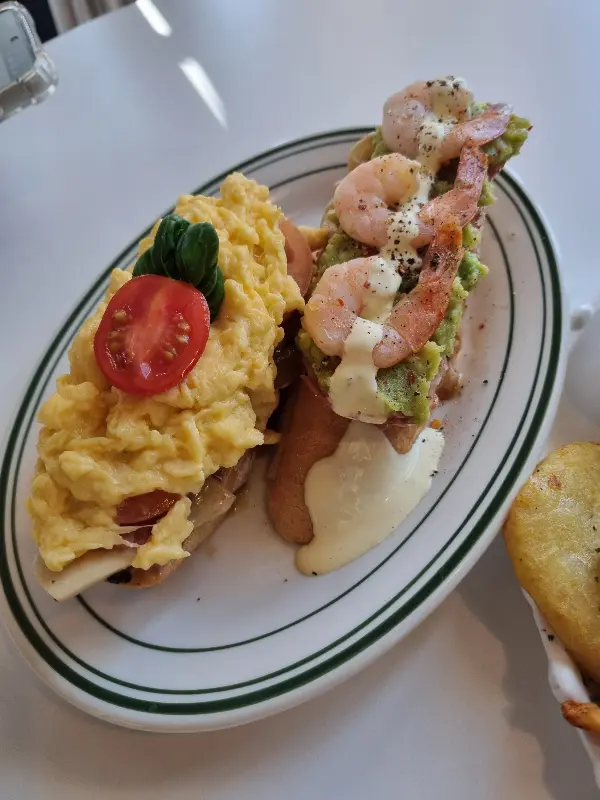 아름다운 오픈 샌드위치의 자태