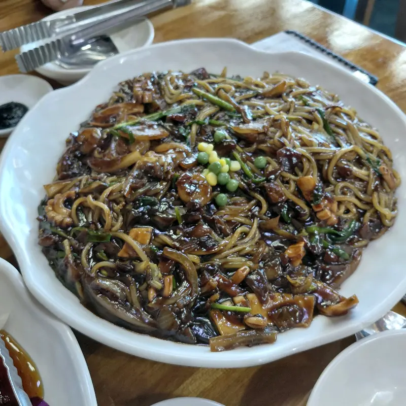 푸짐한 야끼우동