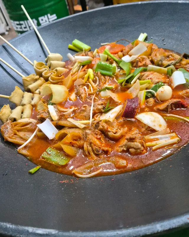 솥뚜껑 닭볶음탕 비주얼