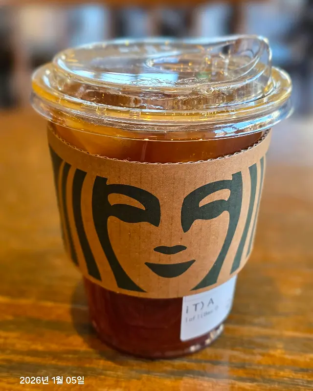 별다방 로고가 새겨진 컵홀더