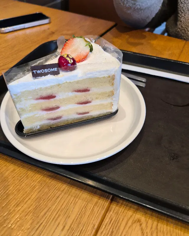 투썸플레이스 딸기 케이크