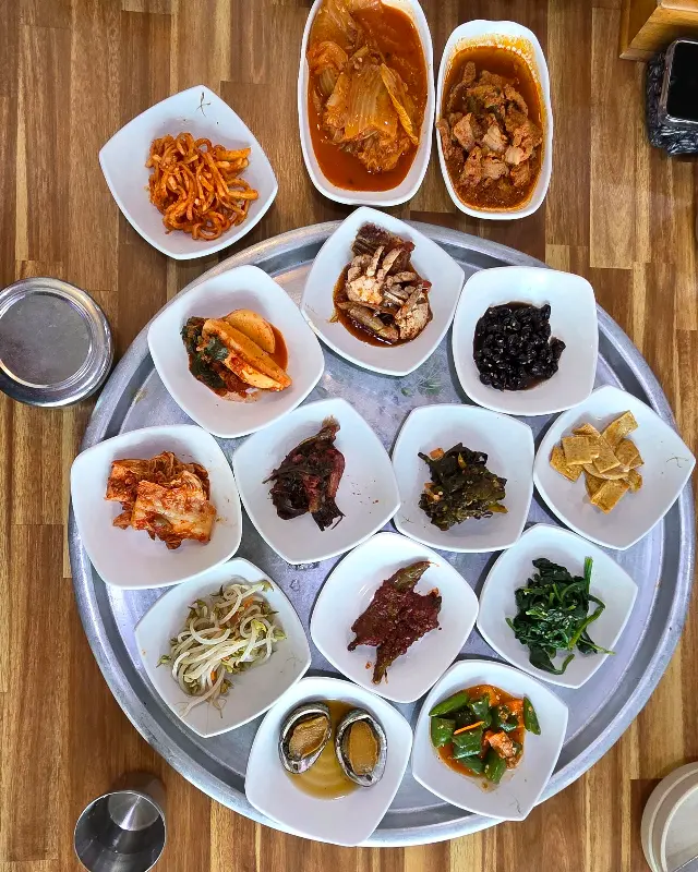 푸짐한 반찬 한 상 차림