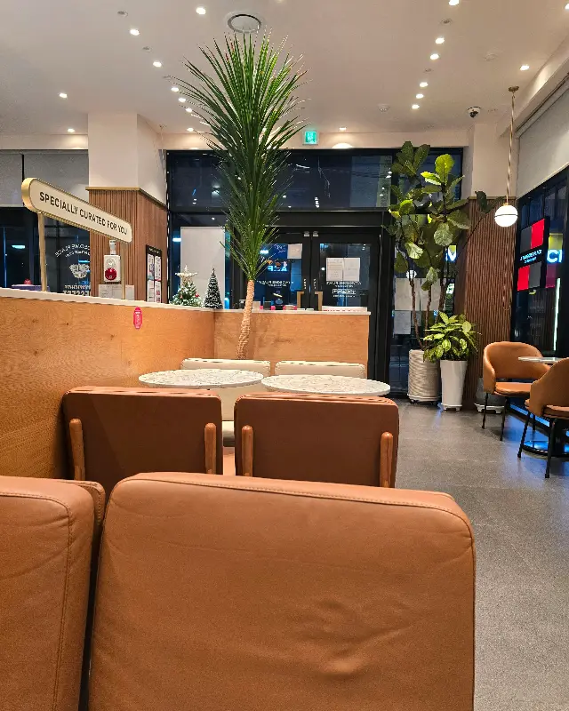 투썸플레이스 서대신점 내부 인테리어