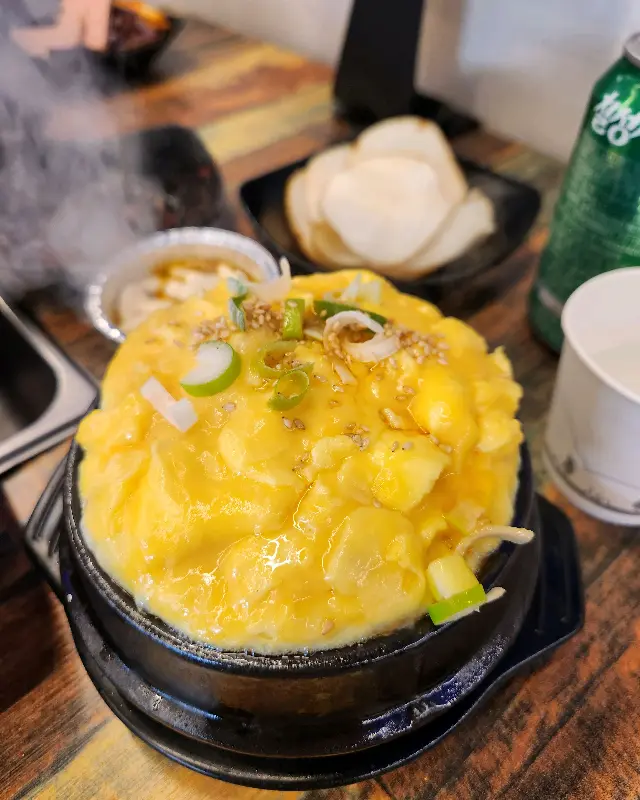 넓고 쾌적한 테이블