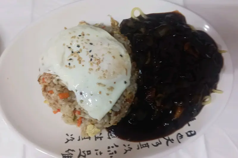 이화루 내부 좌식 테이블