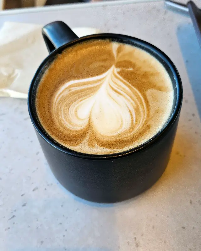 아몬드 크림 라떼