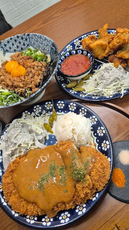 마라 돈코츠 라멘의 강렬한 비주얼