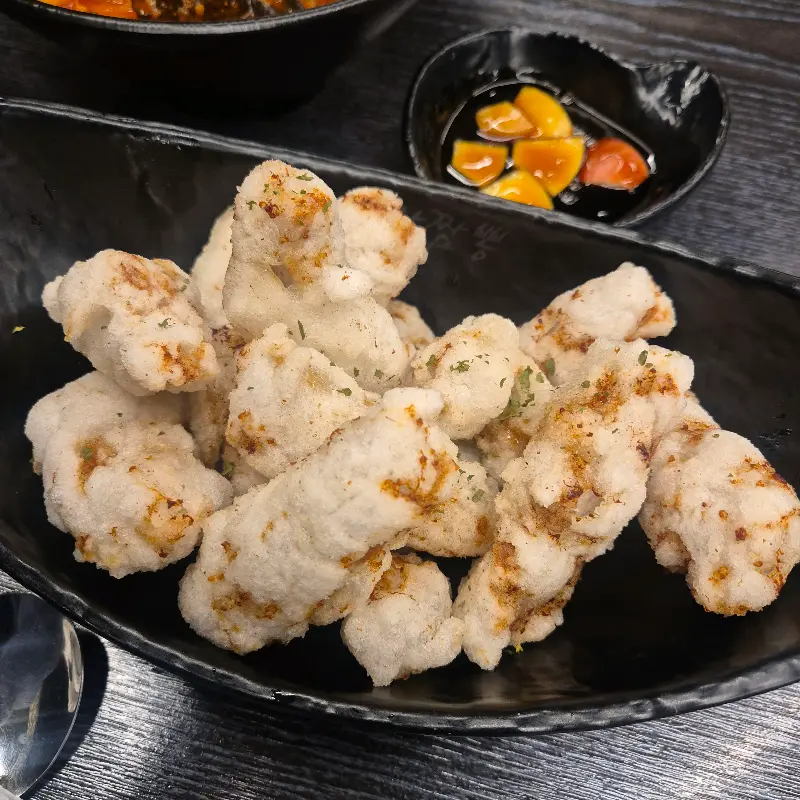 뽀얀 튀김옷을 입은 탕수육