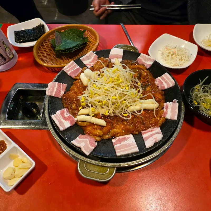 푸짐한 쭈꾸미 한 상 차림