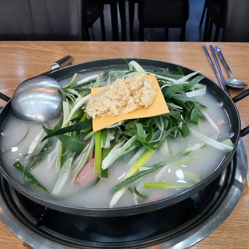 끓기 전 부대찌개