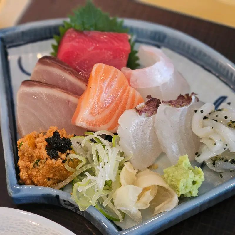 싱싱한 재료 본연의 맛이 살아있는 사시미