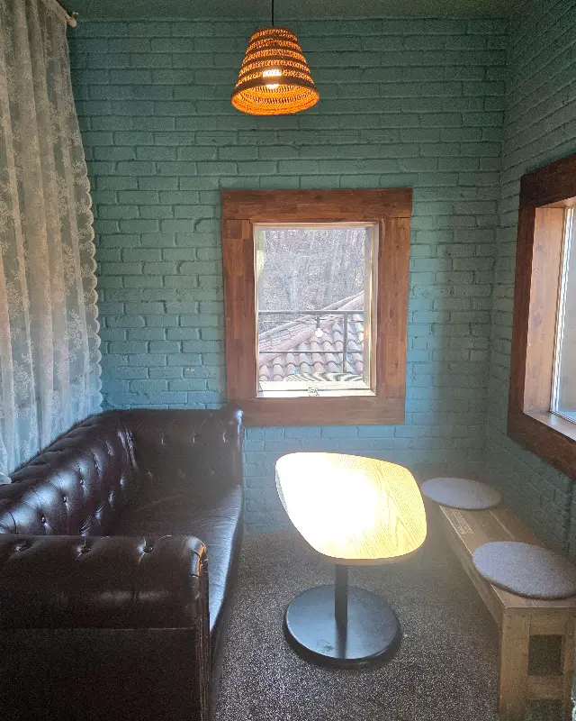 카페 내부 인테리어